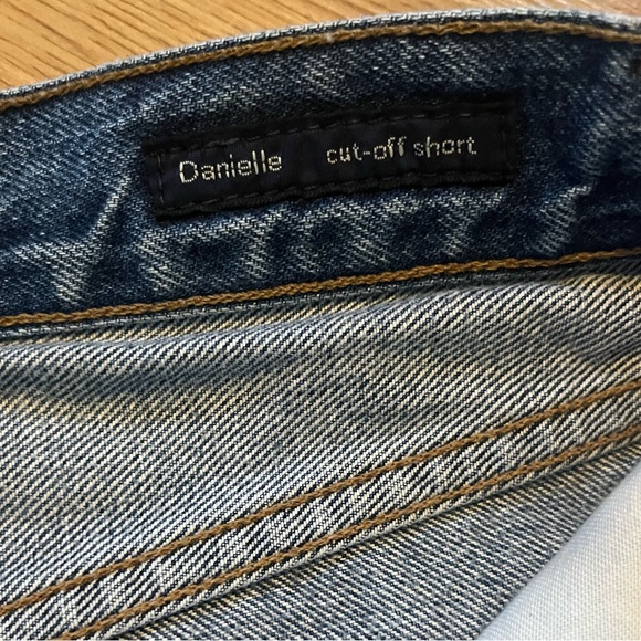 Citizens of Humanity Jean Shorts (Cutoffs) - Picture 5 of 7